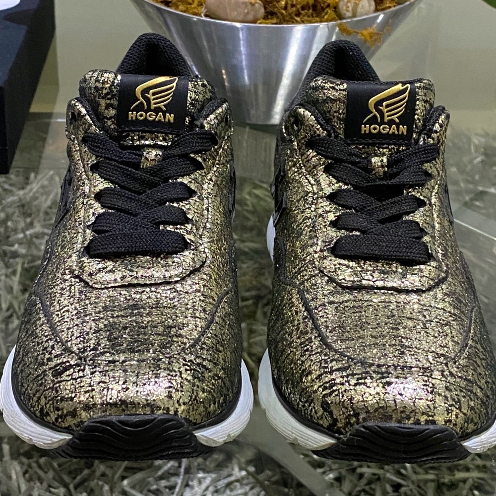 LIKE NEW!🌟HOGAN SILVER METALLIC SNEAKERS